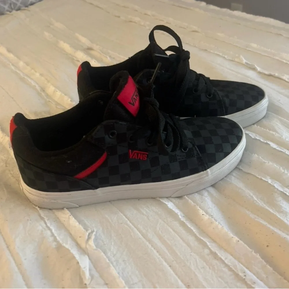 Vans - Picture 2 of 3